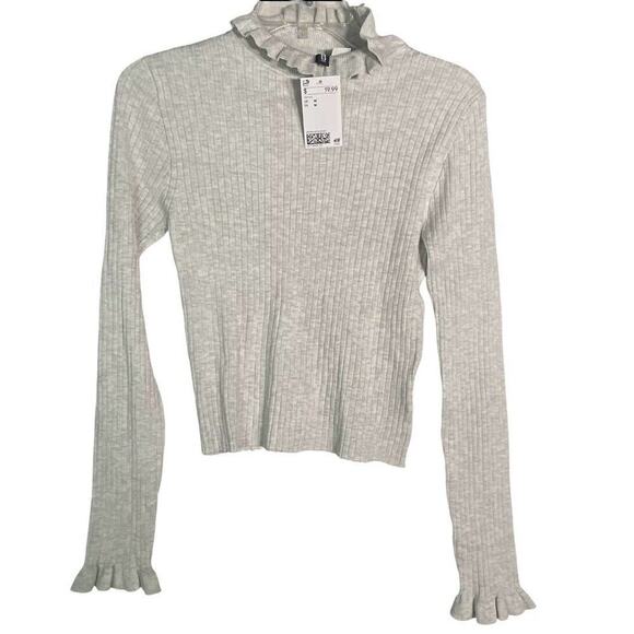 H&M Sweaters - NWT H&M Cropped Ribbed Jersey Knit Sweater Ruffle Neck Light Gray